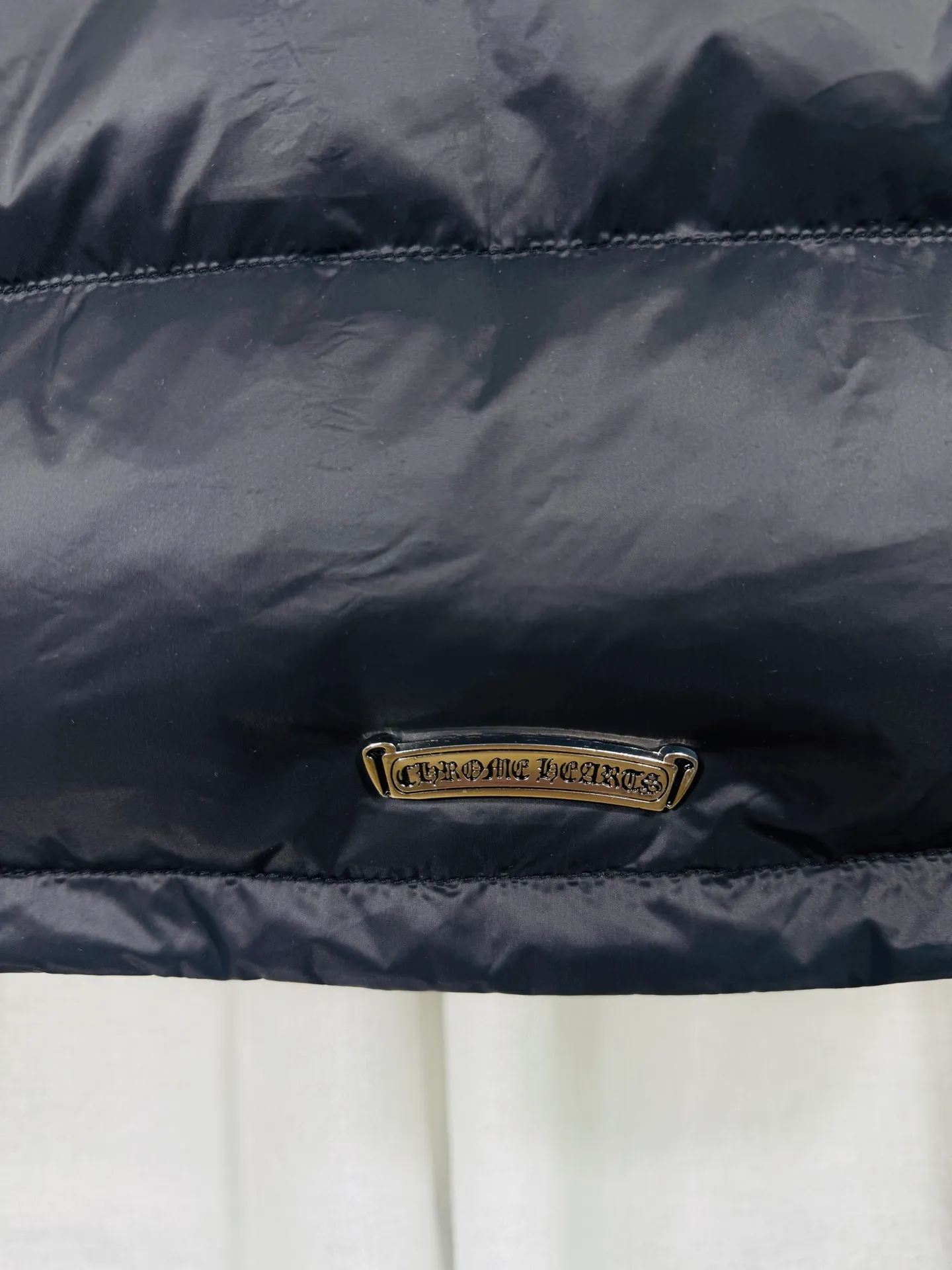 P800 top version 🐮 Real shot without P, ​​different from market products] Chrome Hearts ❄️ Winter environmentally friendly down jacket series ❄️ Chrome Hearts dark pattern series hooded down jacket is available at the counter at the same time ❤ The hood is detachable! The hat is removable and can be worn on both sides. The best Guangzhou national standard 90 velvet on the market! ! The world’s highest fluffiness of 900D! ! High standard and sufficient down filling! ! Exterior windproof and waterproof dark-grain custom fabric, interior high-grade dark-grain lining fabric to prevent lint, original hardware molding, fine craftsmanship details, casual or formal wear ✨ Slim-fitting and not bulky Recommended color: Customized matte black series Code numbers: S, M, L, XL
